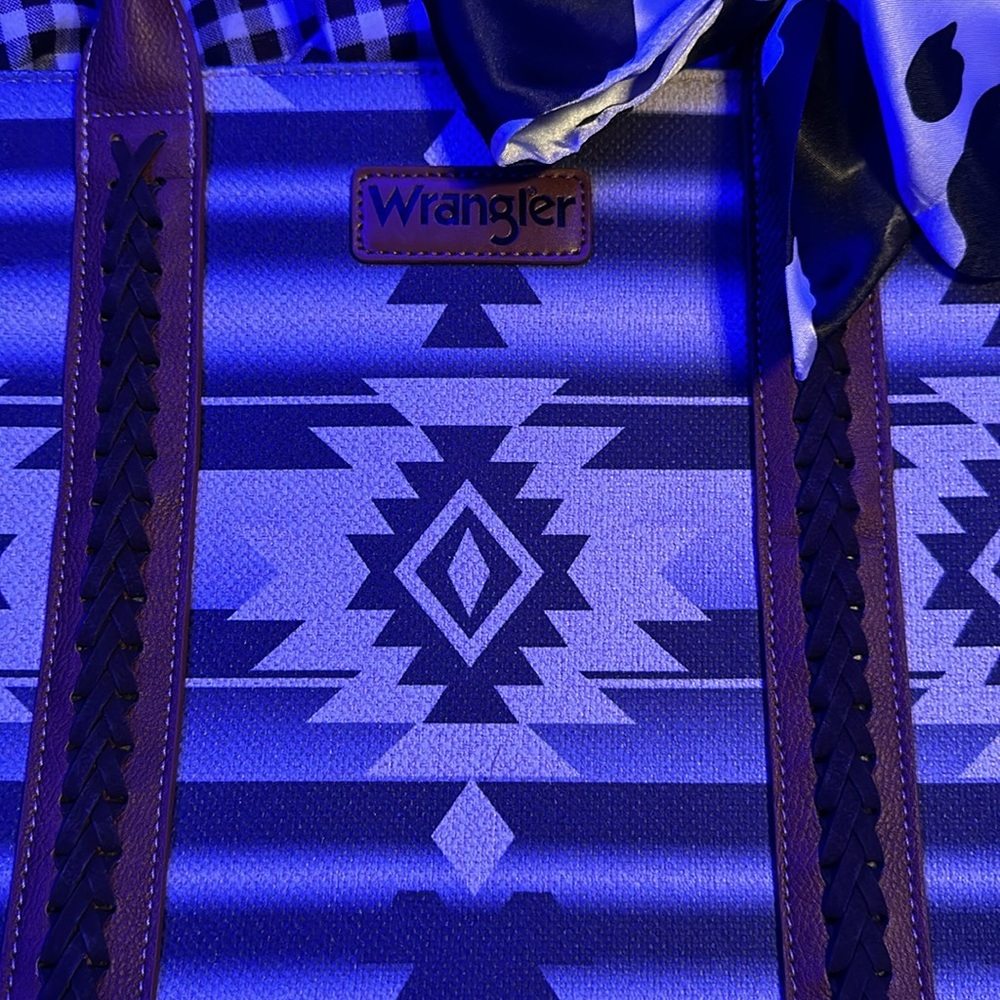 Wrangler Aztec tote - Picture 2 of 6